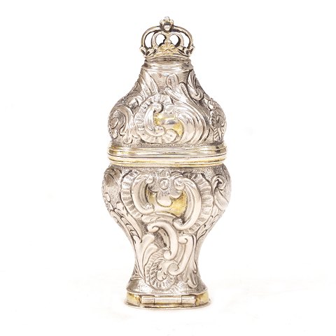 Rokoko Riechdose aus Silber. Jacob Johansen, 
Løgumkloster, 1745-88. H: 8,2cm. G: 42gr