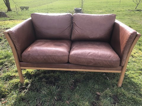 2 seater sofa
Leather, beech wood
1200 DKK