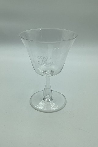 Wine glass with monogram on bell-shaped basin and hollow stem