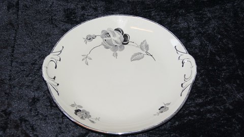 Serving dish #Sortrose Kpm
Copenhagen Porcelain Painting
Measures 26 cm approx