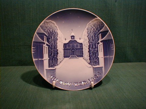 Christmas plates by Bing & ...