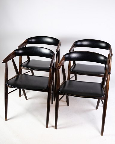 Sæt af fire stole i palisander i sort læder tegnet af Aksel Bender og Ejnar 
Larsen fremstillet af Møbelfabrikken Norden i 1960