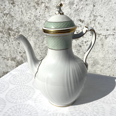 Royal Copenhagen
Grün gebogen
Kaffeetasse
Nr. 952/1794
* 400 DKK