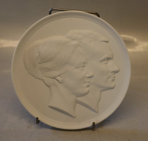 Royal Copenhagen RC 10. juni 1967 Bisque plaque Margerthe & Henrik 15 cm