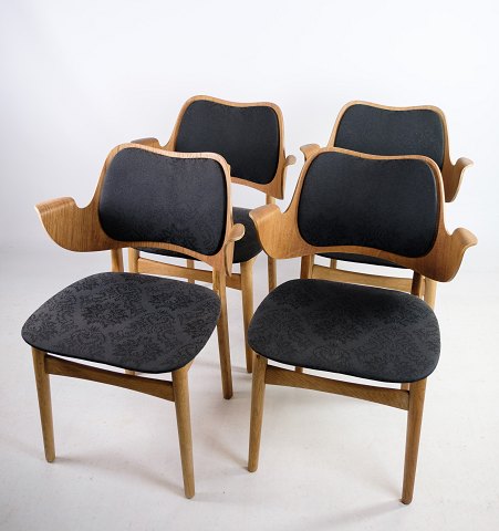 Set of 4, model 107 armchairs, oak and teak, Hans Olsen, 1960
Great condition
