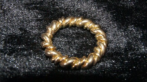 Elegant Ladies Ring 14 Carat Gold