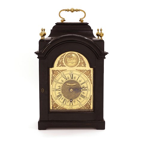 Danish mid 18th century bracket clock by Nicolay 
e. Ziegenhirt, Copenhagen, circa 1740. H: 45cm. W: 
25cm. D: 15cm