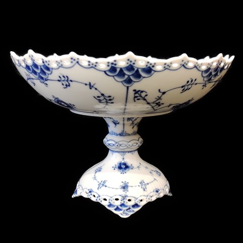 Royal Copenhagen, blue fluted full lace porcelain; A center piece #1020