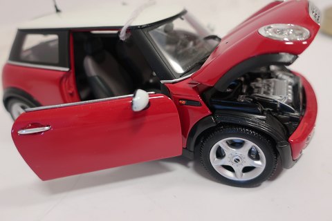 Modelcar Size 1/18
Mini Cooper
Maisto
