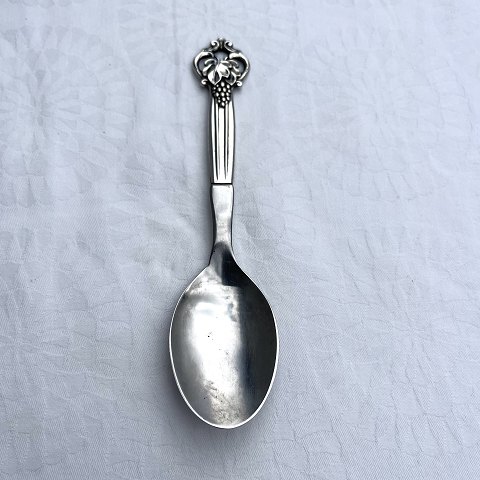 Silver / Steel spoon
With bunches of grapes
*DKK 275