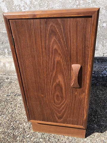 Sengebord
Lille skab
Teak
475kr