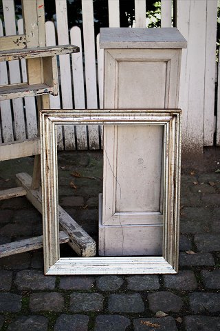 Antique French 19th century wooden frame with original old silver coating and a 
very fine patina.
Outer dimensions: 57x46cm.