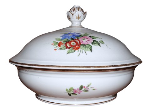 Royal Copenhagen
Lidded bowl with bouquets of flowers from 1820-1850