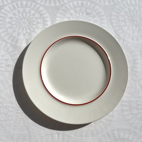 Royal Copenhagen
Red top (Red line)
Cake plate
*DKK 40