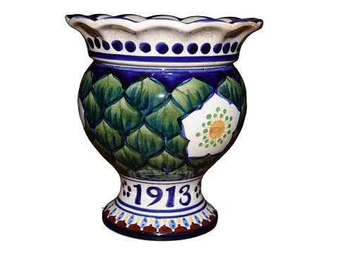 Aluminia 
Christmas vase 1913