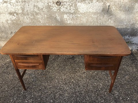 Freistehender Schreibtisch
Teak
DKK 1100