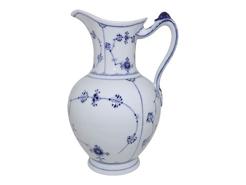 Blue Fluted Plain
Lidded chocolate pitcher