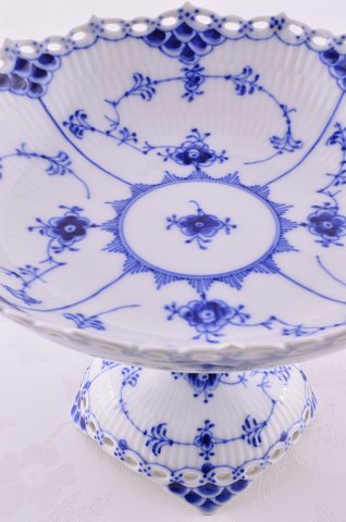 Royal Copenhagen Blue fluted full lace Cake dish 1020