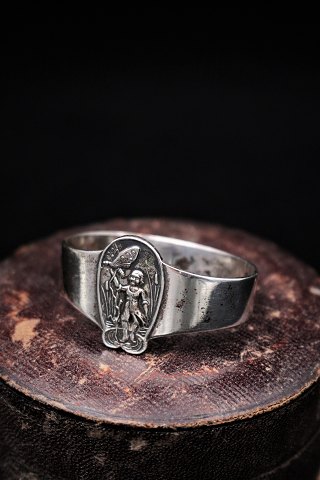 Large, old napkin ring in silver with fine decoration (Tommelise / Thumbelina) 
stamp...