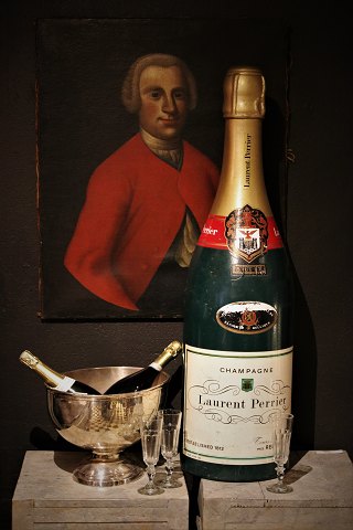 Old giant advertising champagne bottle in fiberglass from the champagne company 
Laurent Perrier. 
H: 1 meter.