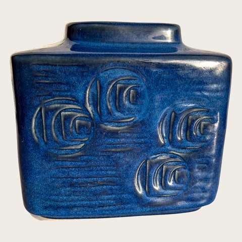 Désirée
Blaue Vase
Mit Kreismotiv
*350 DKK