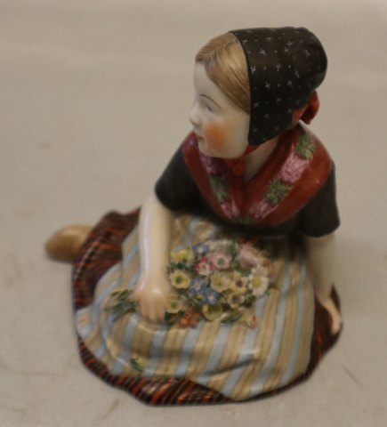Kongelig Dansk Egnsfigur 12416 Kgl. Pige i nationaldragt fra Færøerne 10 cm