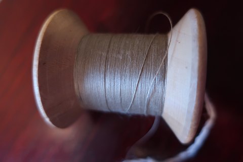 An old for the sewing thread in, as in the old times
L: About 5cm
Beautiful and practical made ogf wood
From Gruschwitz