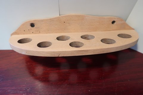 An old holder for many spoons
Made of wood
