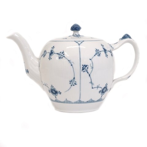 Royal Copenhagen blue fluted tea pot #259. H: 
15,5cm