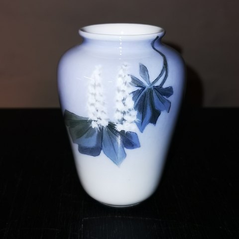 Mindre vase i porcelæn fra Royal Copenhagen