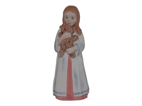 Royal Copenhagen figurine
Girl in pink with doll