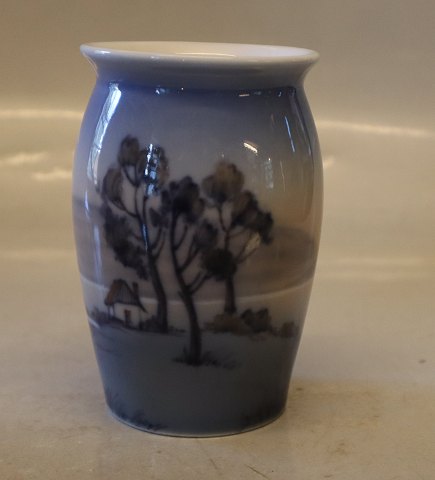 33 DJ Small vase with seascape 9.5 x 8 cm Dahl Jensen