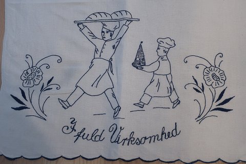 Parade piece
A beautiful old parade piece with handmade blue embroidery
The parade piece was in the good old days used to hang in front of the tea 
towels so that all things always looked clean and beautiful
88cm x 61cm
For the confectioner