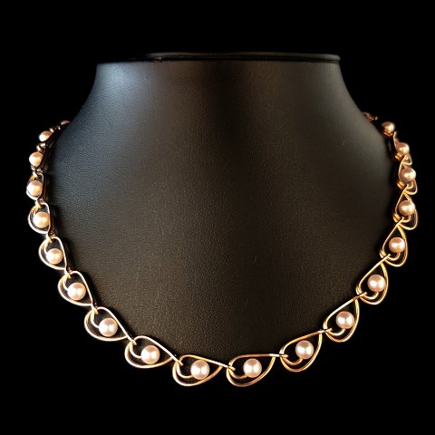 Viggo Wollny; A necklace in 14k gold set with pearls