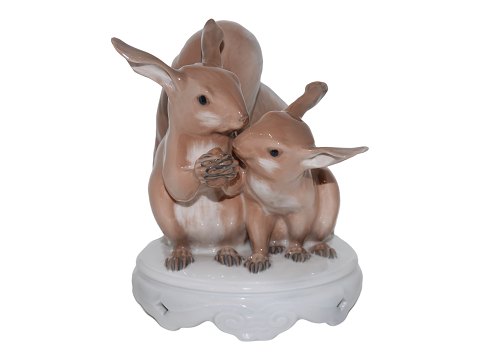 Large Royal Copenhagen figurine
Two squirrels on base