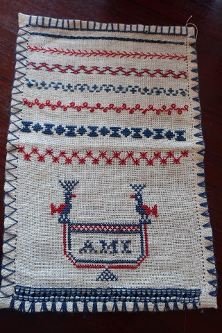 An antique Sampler, handmade red and blue embroider 
25cm x 17cm
In a good condition
We have a large choice of samplers, embroider 
Please contact us for further information