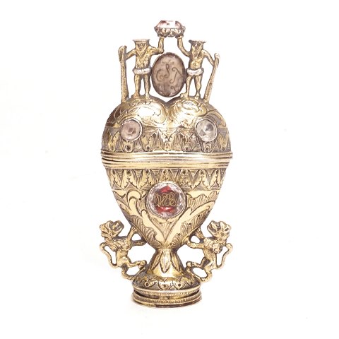 Amager Riechdose aus vergoldetem Silber. 
Kopenhagen Ende des 18. Jahrhunderts. H: 9,2cm. G: 
64gr