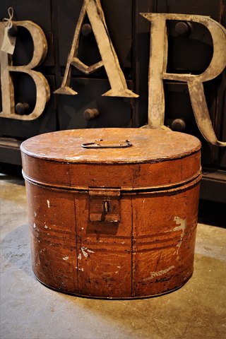 Old oval metal box with old original painting and fine patina...