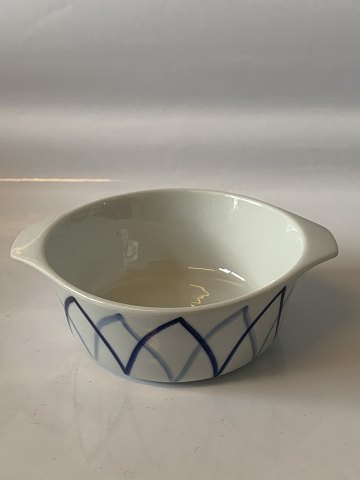 Danild 40 / Harlekin Serving bowl with handle
Lyngby Porcelain, Refractory