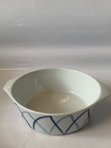 Danild 40 / Harlekin Serving bowl with handle
Lyngby Porcelain, Refractory