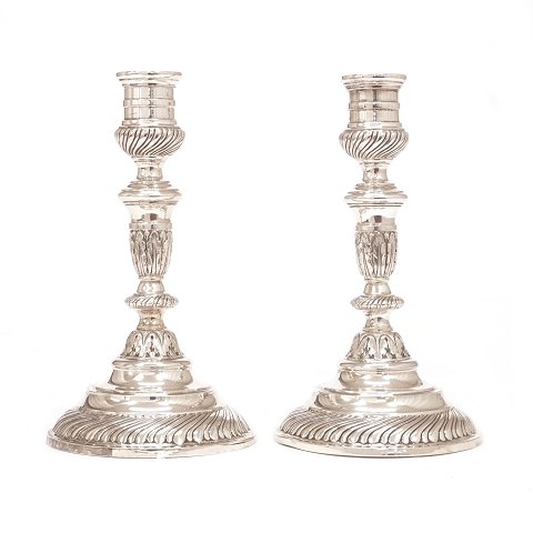 Pair of sterlingsilver candlesticks by Svend 
Toxværd, Copenhagen. H: 17,8cm. W: 515gr