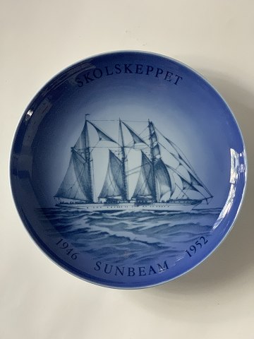 Bing and Grøndahl ship plate
Deck no. 8616/619
The school ship
Sunbeam years 1946-1952