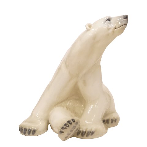 Very large B&G 1954 polar bear. H: 43cm. Base: 
37x32cm
