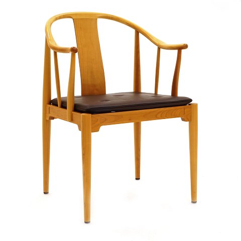 Hans Wegner, Chinastuhl aus hellem Kirschholz. 
Hergestellt von Fritz Hansen 2005. Guter Zustand