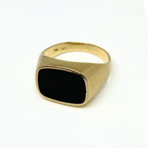 Ring of 14k gold with heliotrope