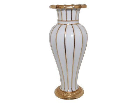 Royal Copenhagen
Hetsch vase with wide gold edges