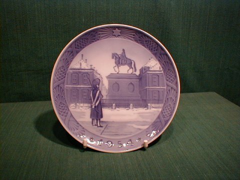 Christmas Plates by Royal ...