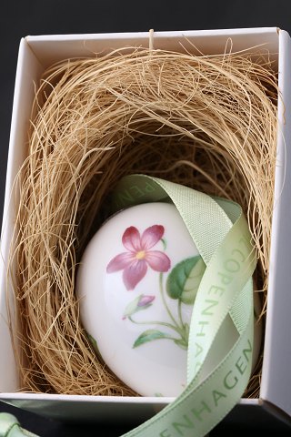 Egg in porcelain from Royal Copenhagen, Viol from 2007.