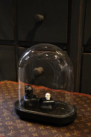 Dekorativ , gammel oval fransk glas Dome / Globe 
på sort træ bund til udstilling...