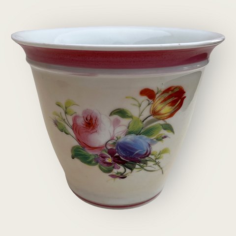 Bing&Grøndahl
Flowerpot
With floral motif
*DKK 850